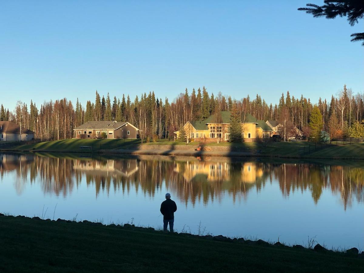 Lakefront Luxury Log Home With Spa & Aurora Views North Pole Eksteriør bilde