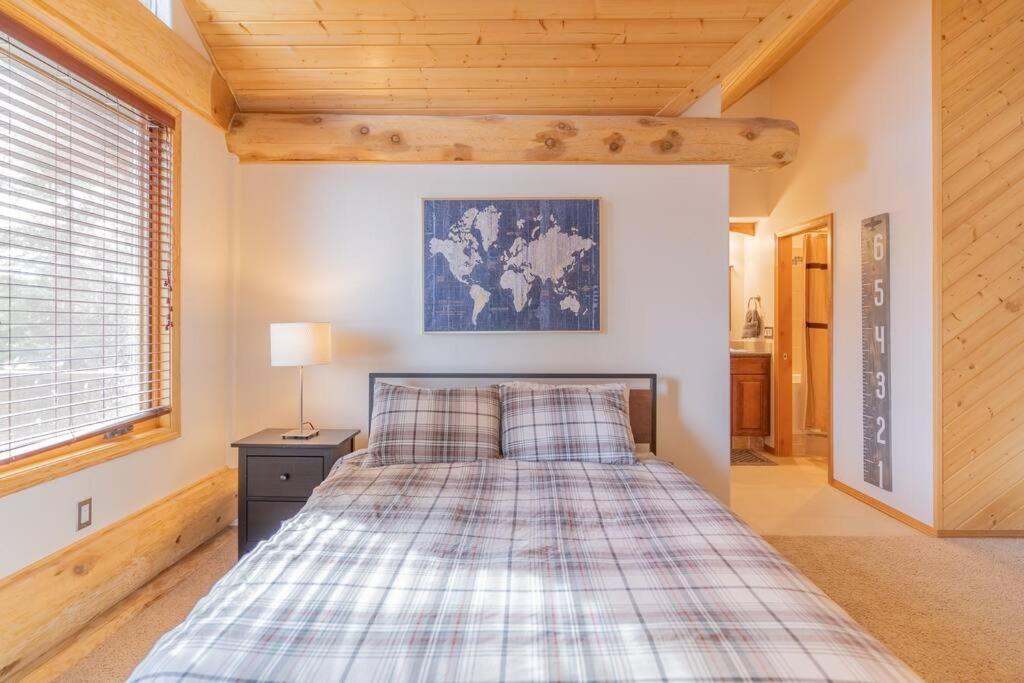 Lakefront Luxury Log Home With Spa & Aurora Views North Pole Eksteriør bilde