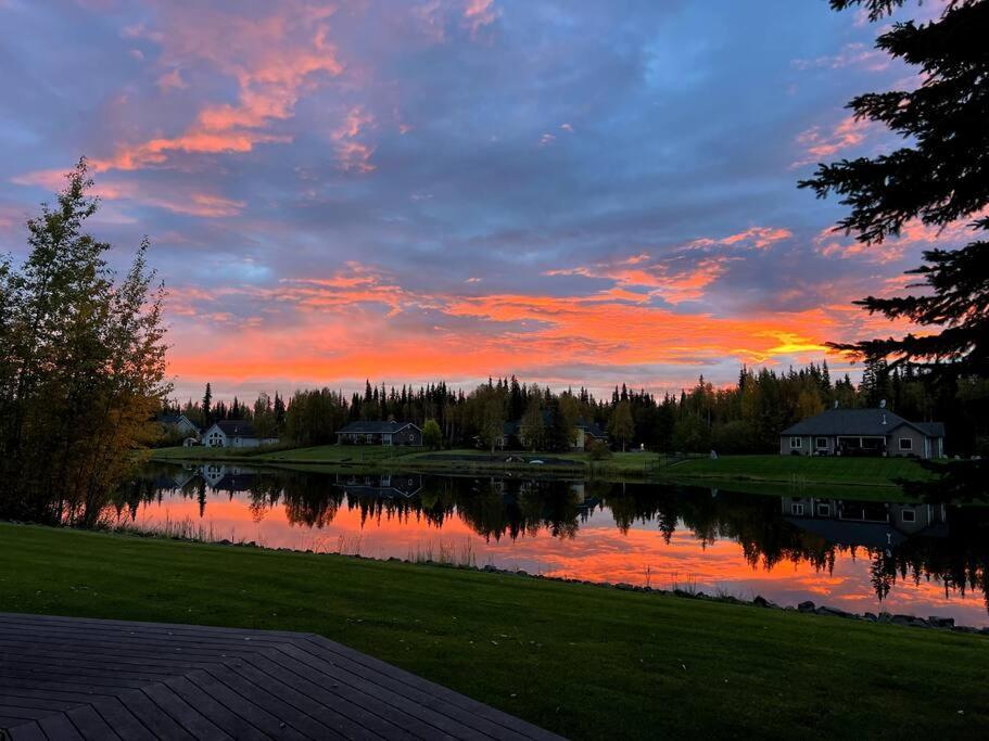 Lakefront Luxury Log Home With Spa & Aurora Views North Pole Eksteriør bilde