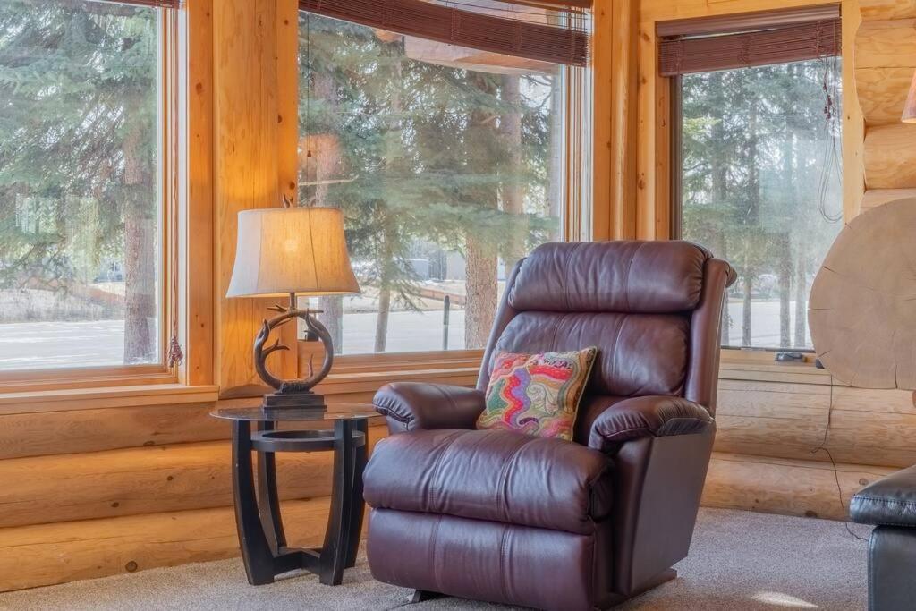 Lakefront Luxury Log Home With Spa & Aurora Views North Pole Eksteriør bilde