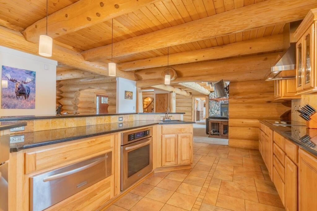 Lakefront Luxury Log Home With Spa & Aurora Views North Pole Eksteriør bilde