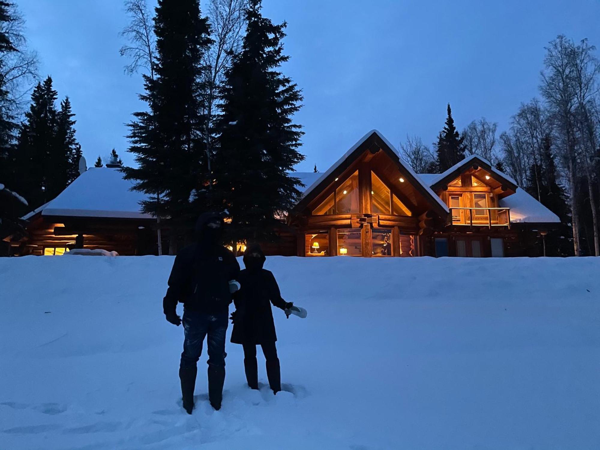 Lakefront Luxury Log Home With Spa & Aurora Views North Pole Eksteriør bilde