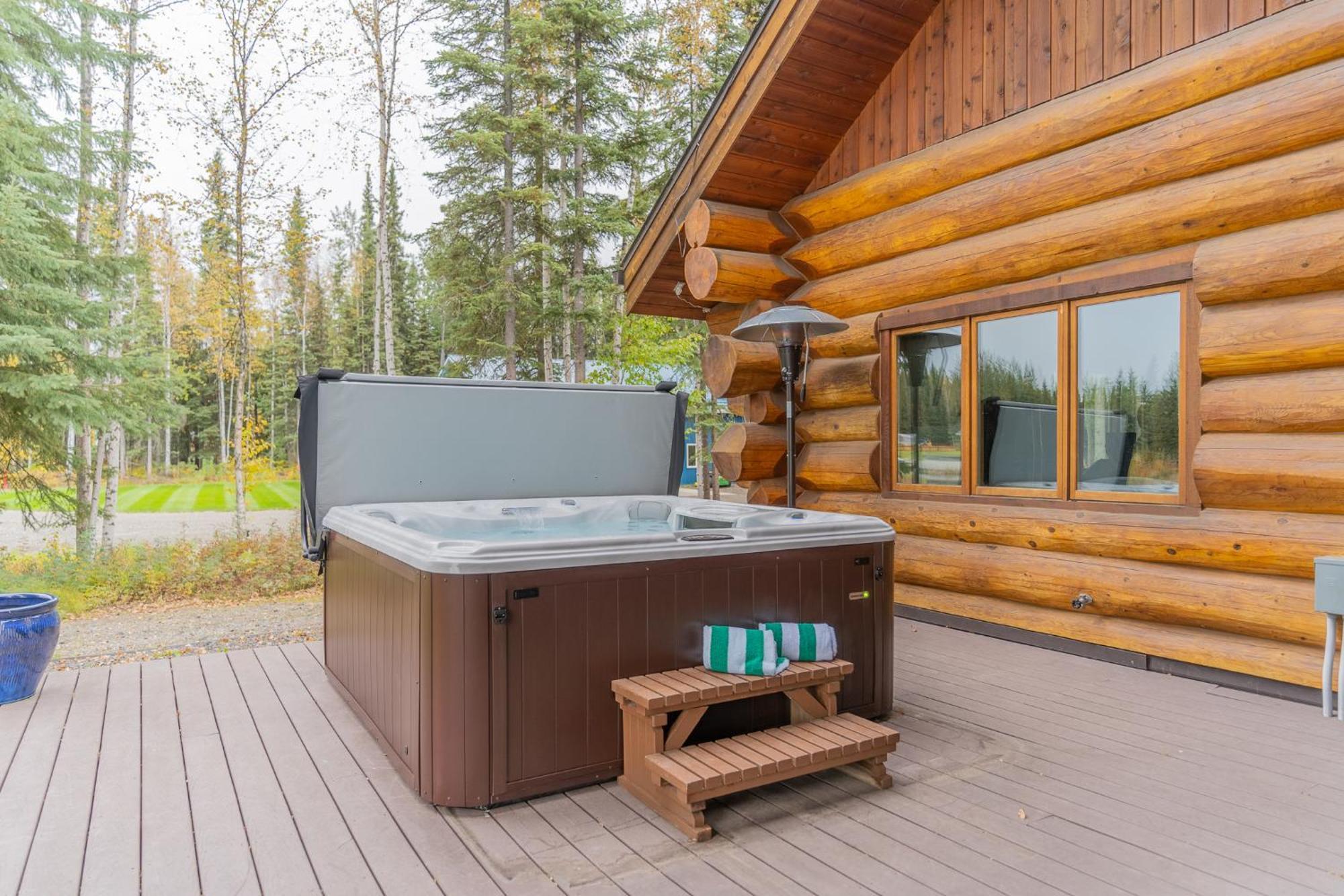 Lakefront Luxury Log Home With Spa & Aurora Views North Pole Eksteriør bilde