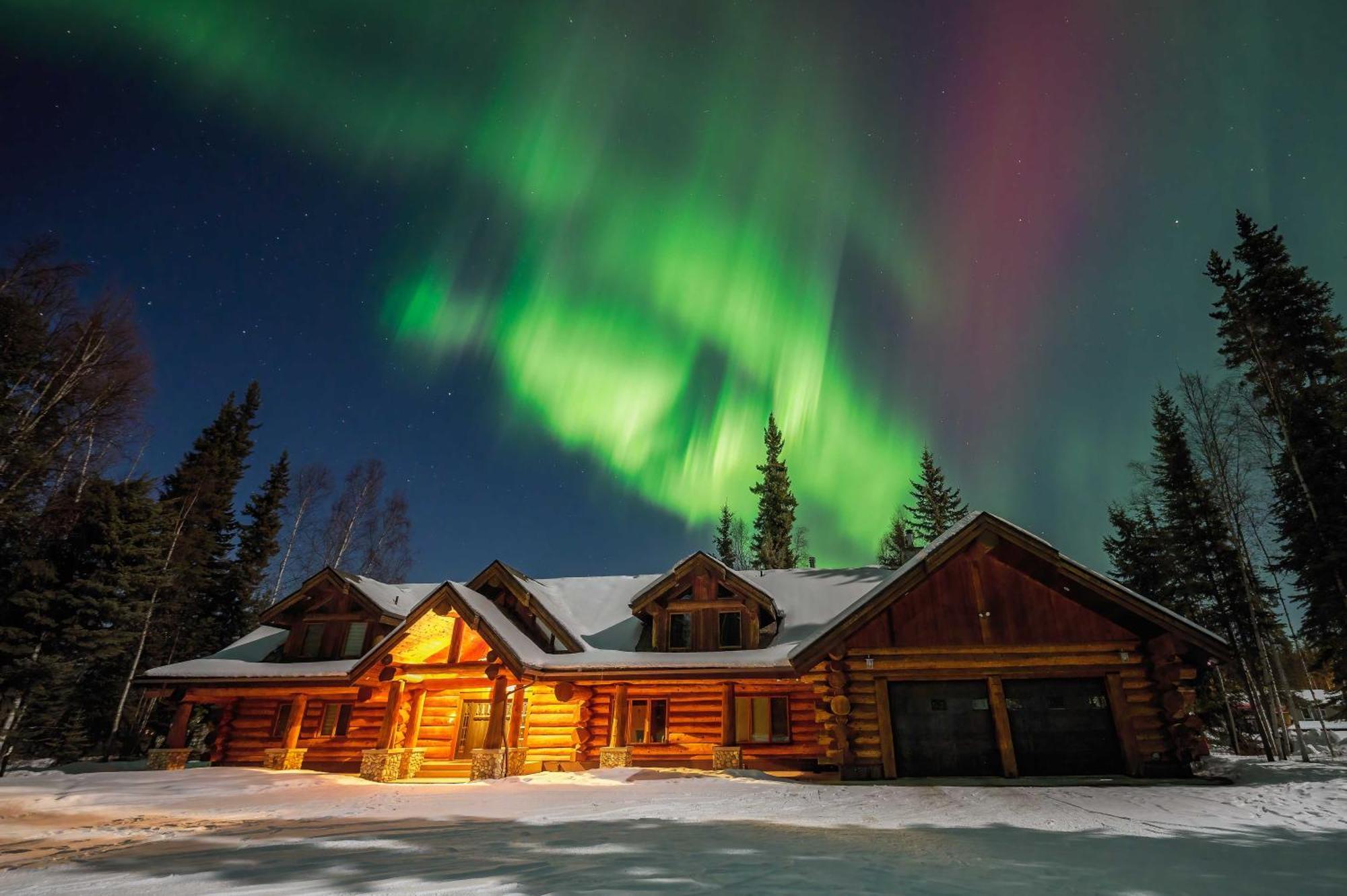 Lakefront Luxury Log Home With Spa & Aurora Views North Pole Eksteriør bilde