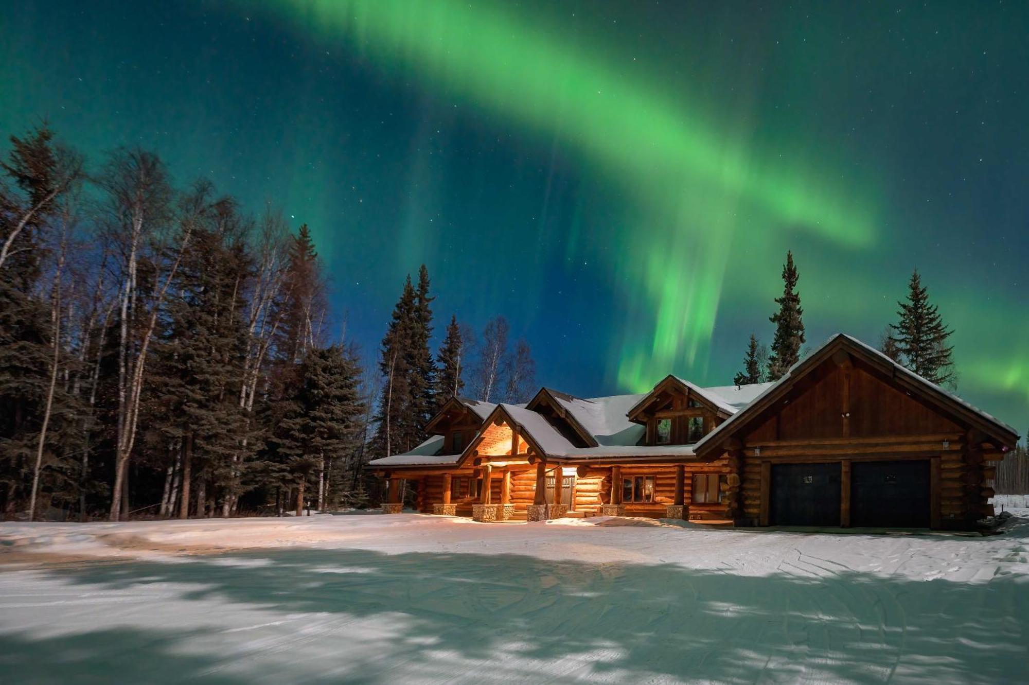 Lakefront Luxury Log Home With Spa & Aurora Views North Pole Eksteriør bilde