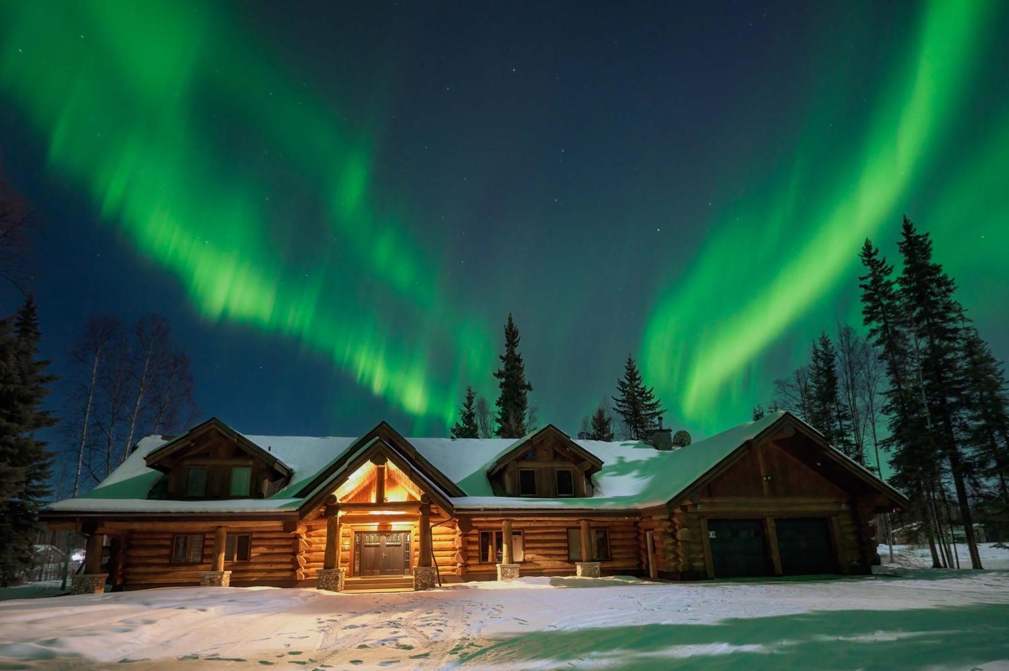 Lakefront Luxury Log Home With Spa & Aurora Views North Pole Eksteriør bilde