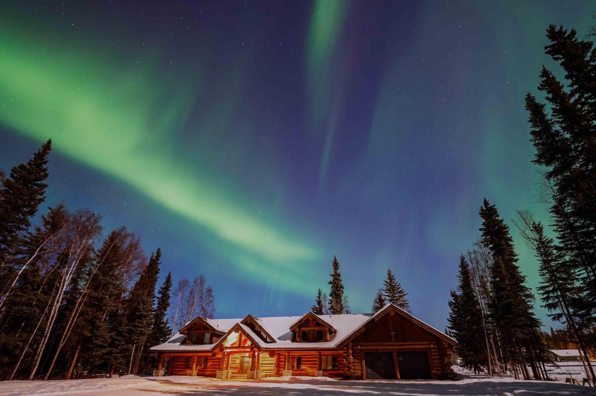 Lakefront Luxury Log Home With Spa & Aurora Views North Pole Eksteriør bilde