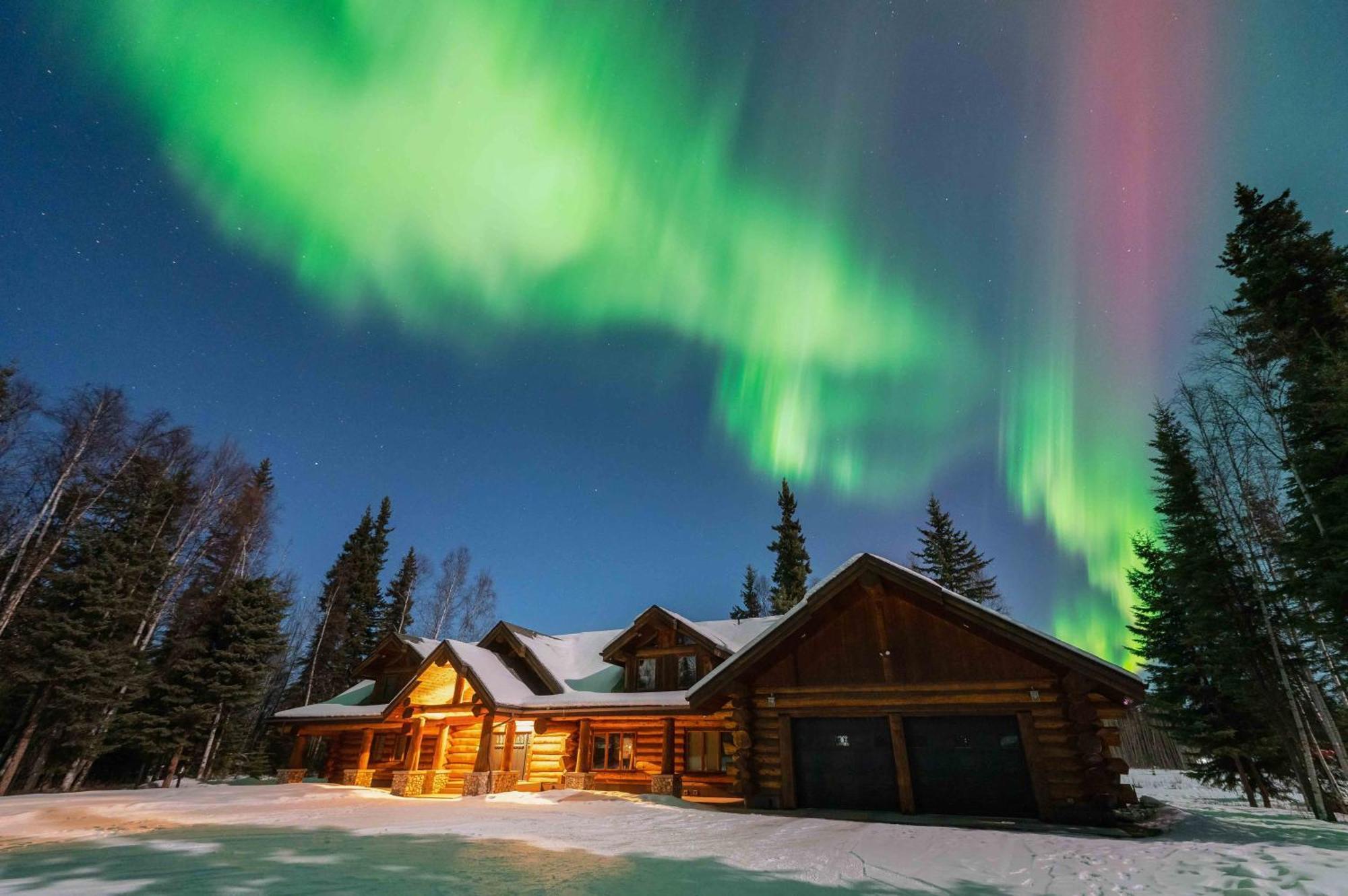 Lakefront Luxury Log Home With Spa & Aurora Views North Pole Eksteriør bilde